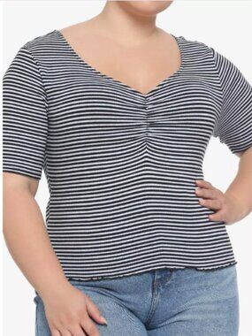 🖤 Hot Topic Black & White Stripe Ribbed Ruched Bust Top 🤍